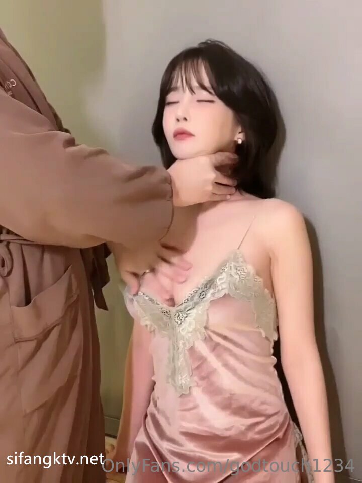 喜歡喝啤酒的販賣員狐狸女孩首次純種中出 夢莉梨花